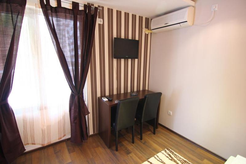 Lira Excellent Nis Hotel Buitenkant foto