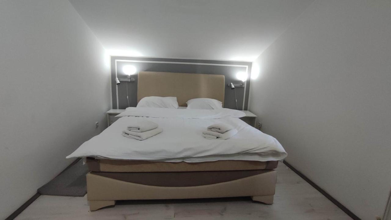 Lira Excellent Nis Hotel Buitenkant foto