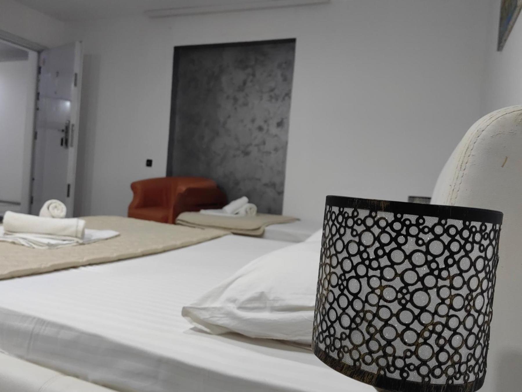 Lira Excellent Nis Hotel Buitenkant foto